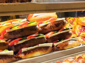 Kadıköy’de taze hazırlanmış sandviçler – Bakaç Simit